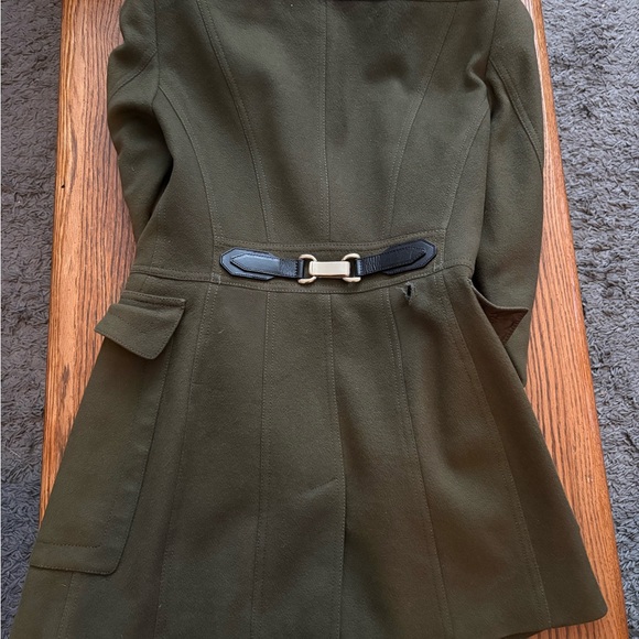 Olive Green Burberry London Women's Coat with Black Accents - Picture 5 of 9